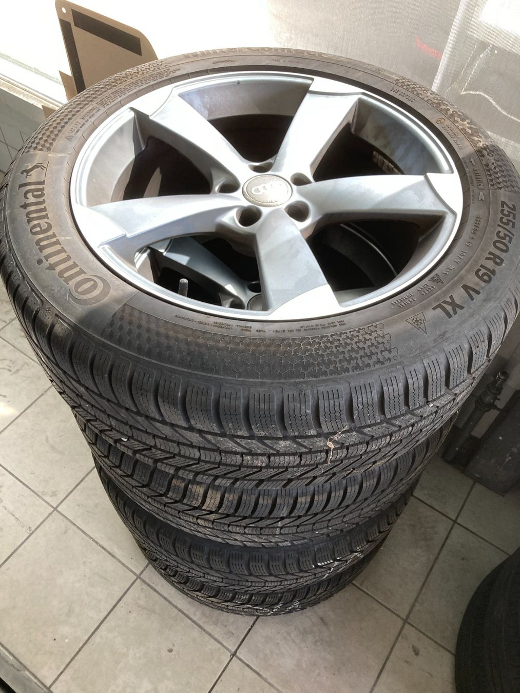 Audi Pneumatici & Ruote complete: Audi SQ5 Winterräder 255/50R19 – Usato da Cham venduto da WB2223