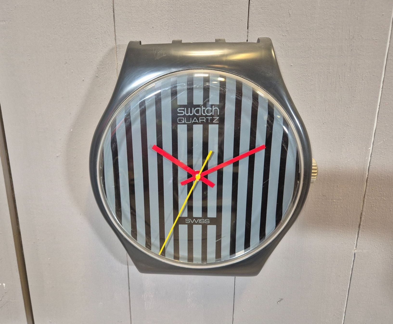 Stand- & Wanduhren: Maxi Swatch Wanduhr 1985 – Gebraucht aus Lausanne von eamescharly