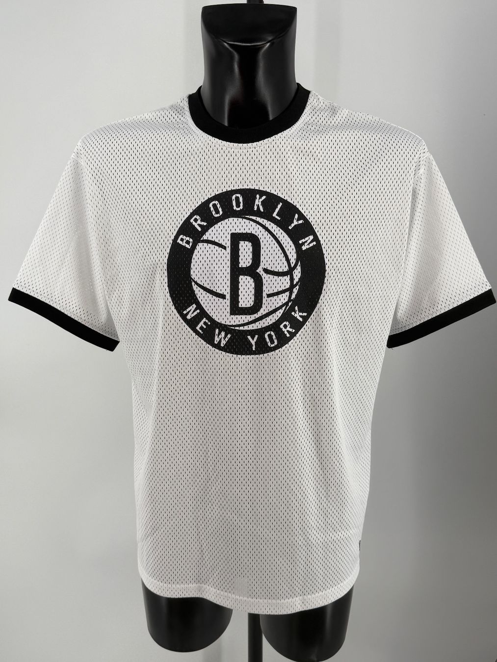 Canottiere & Pantaloni: Brooklyn Nets New Era Shirt/ Triko Gr. M/L – Usato da Auenstein venduto da moin.