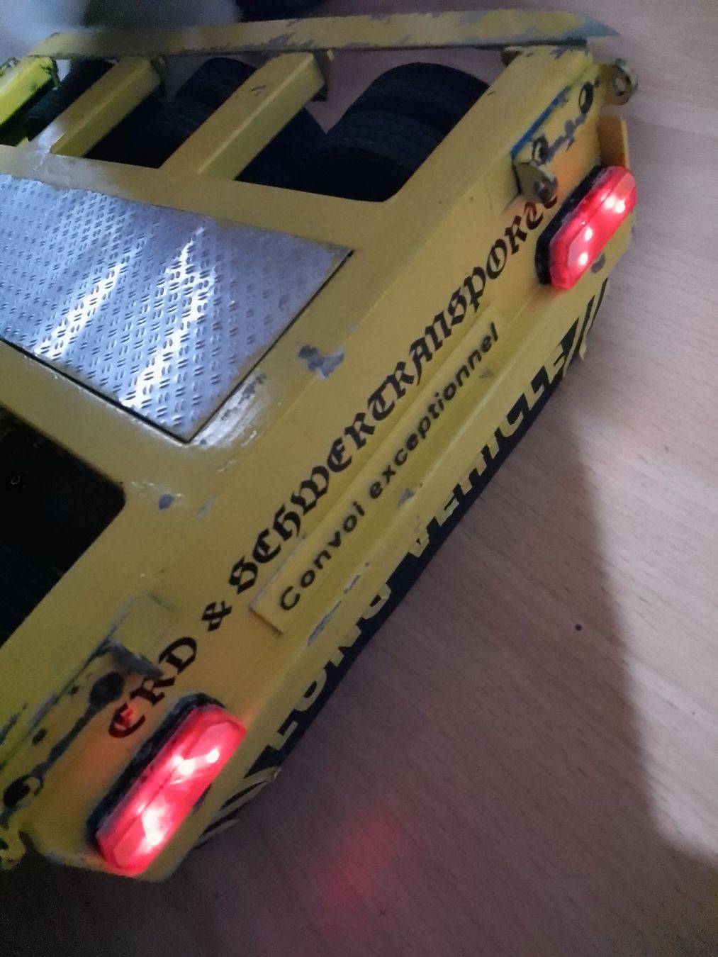 Scania Modellismo RC: Scania mit Tiefgänger – Usato da Biel/Bienne venduto da RC-Modellsport 2