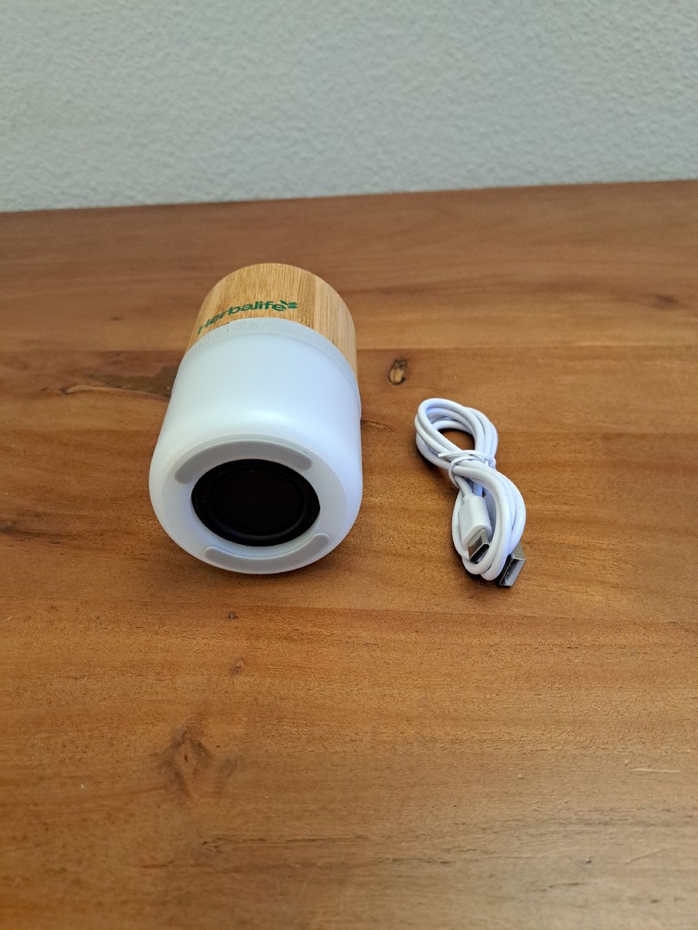 Casse acustiche: Herbalife Bluetooth Lautsprecher Bambus Design Neuwertig – Nuovo (secondo la descrizione) da Männedorf venduto da ste_9lfs 1
