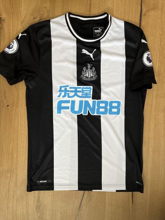 Newcastle Trikot, Hose, Stulpen und Top, alles Gr M