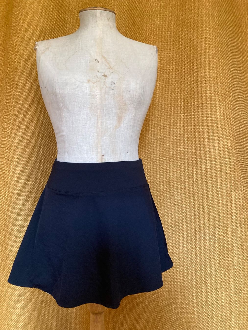 Kleiderpakete: ensemble original de styliste jupe et haut – Gebraucht aus Ardon von hel_2sxp 9