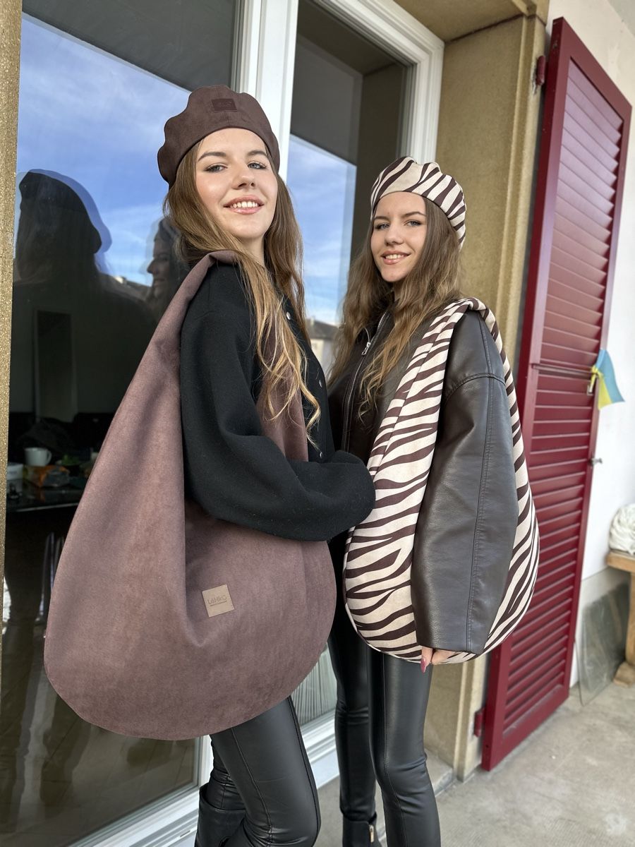Borse da donna: Sac cabas réversible zébra/hazel soft-touch microfiber suede – Nuovo e nell'imballaggio originale da La Chaux-de-Fonds venduto da Yuliia_1