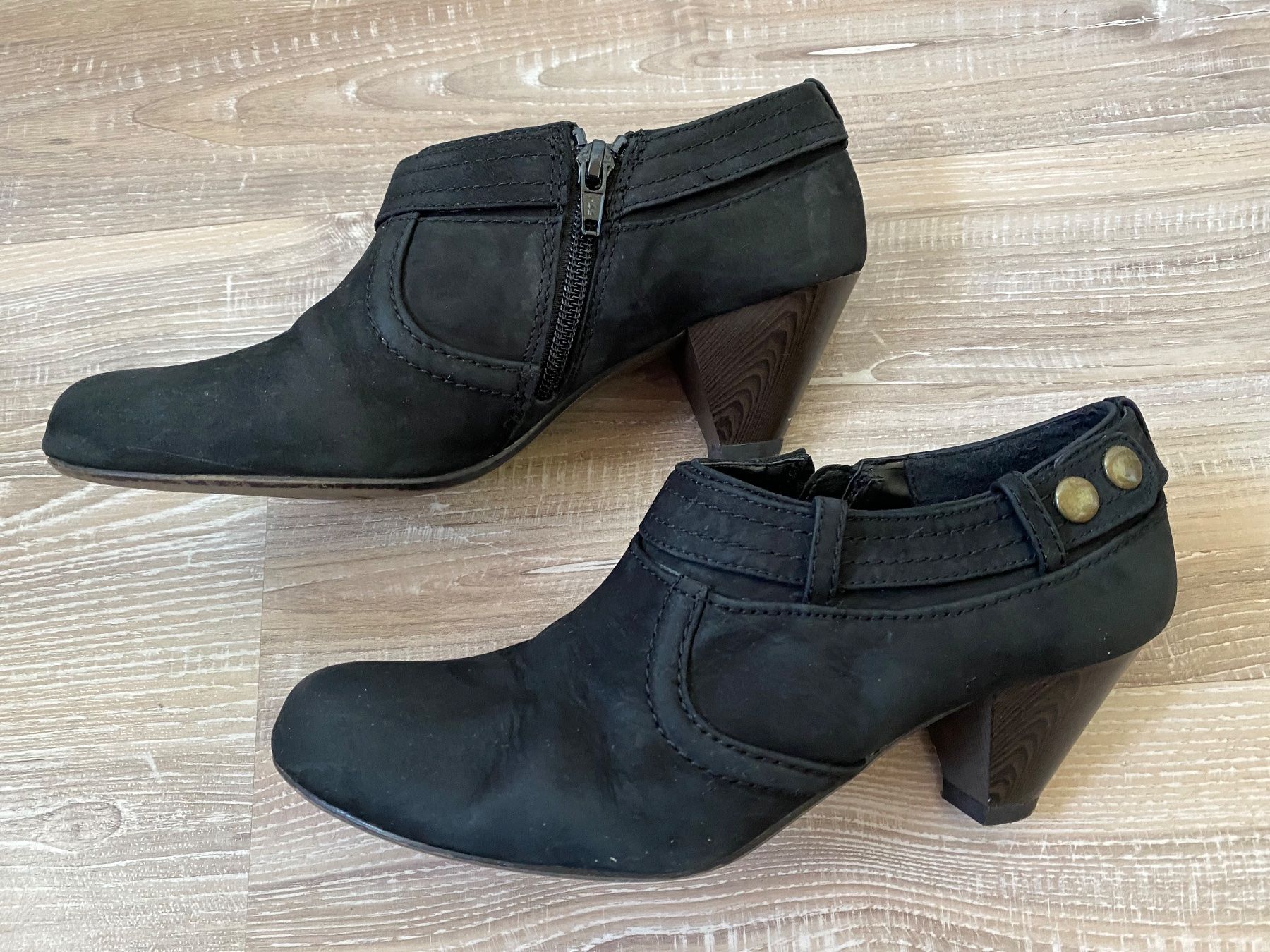 Scarpe da donna: Schwarze Leder-Stiefeletten von Bâta Gr.38 – Usato da Estavayer-le-Lac venduto da Mimmy02 1