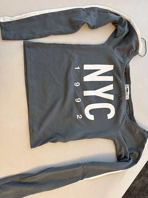 T-Shirts: NYC FB Sister Shirt – Gebraucht aus Adliswil von Ursula8102