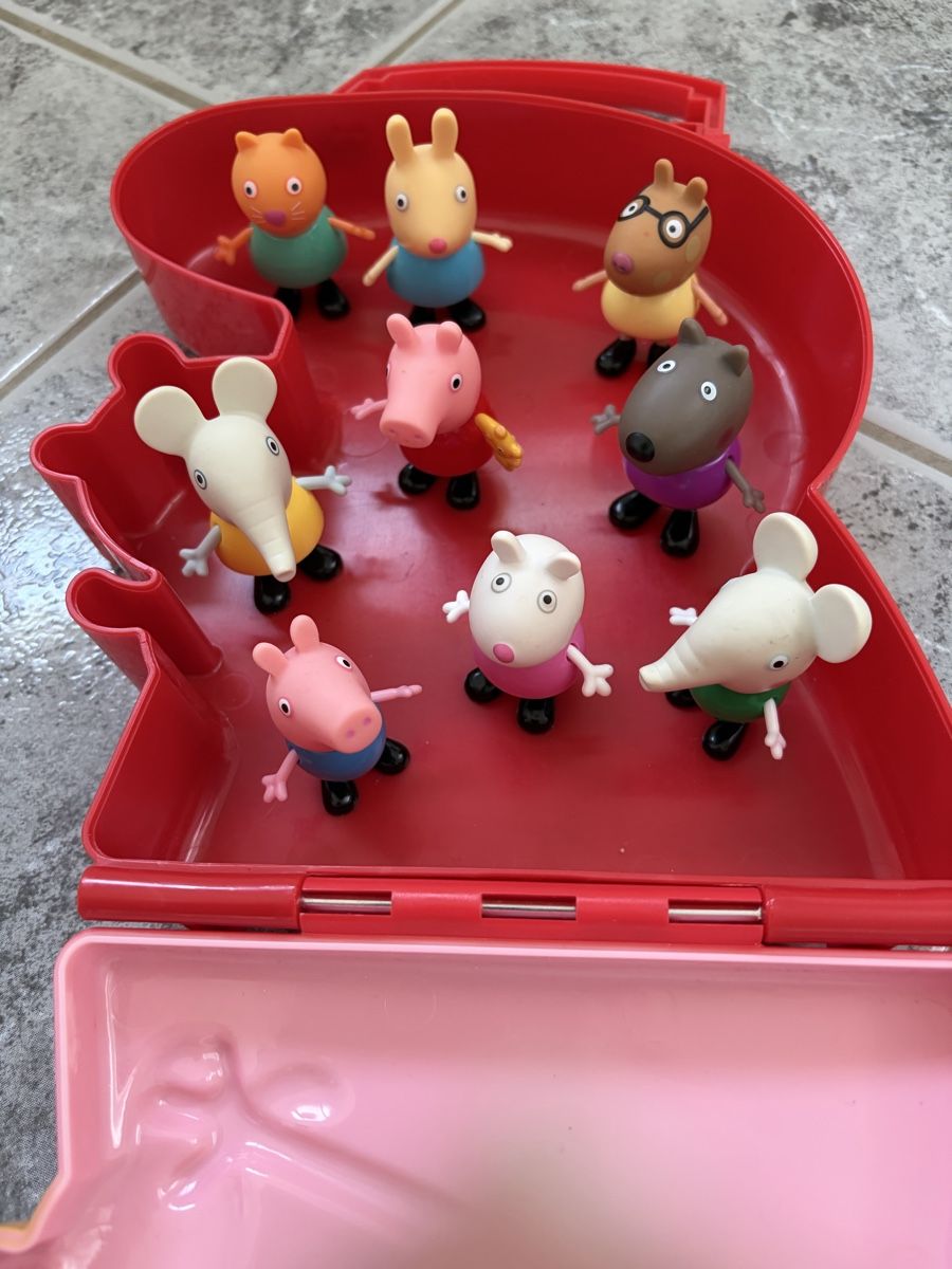 Giocattoli: Peppa Wutz Koffer mit 9 original Figuren – Usato da Herisau venduto da verkaufen75 1