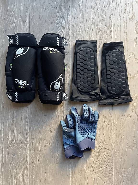 Guanti & manicotti: Set MTB Ginocchiere ONeal IPX + Guanti 100% – Usato da Breganzona venduto da Nickkk092