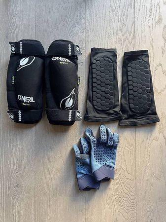 Set MTB Ginocchiere ONeal IPX + Guanti 100%
