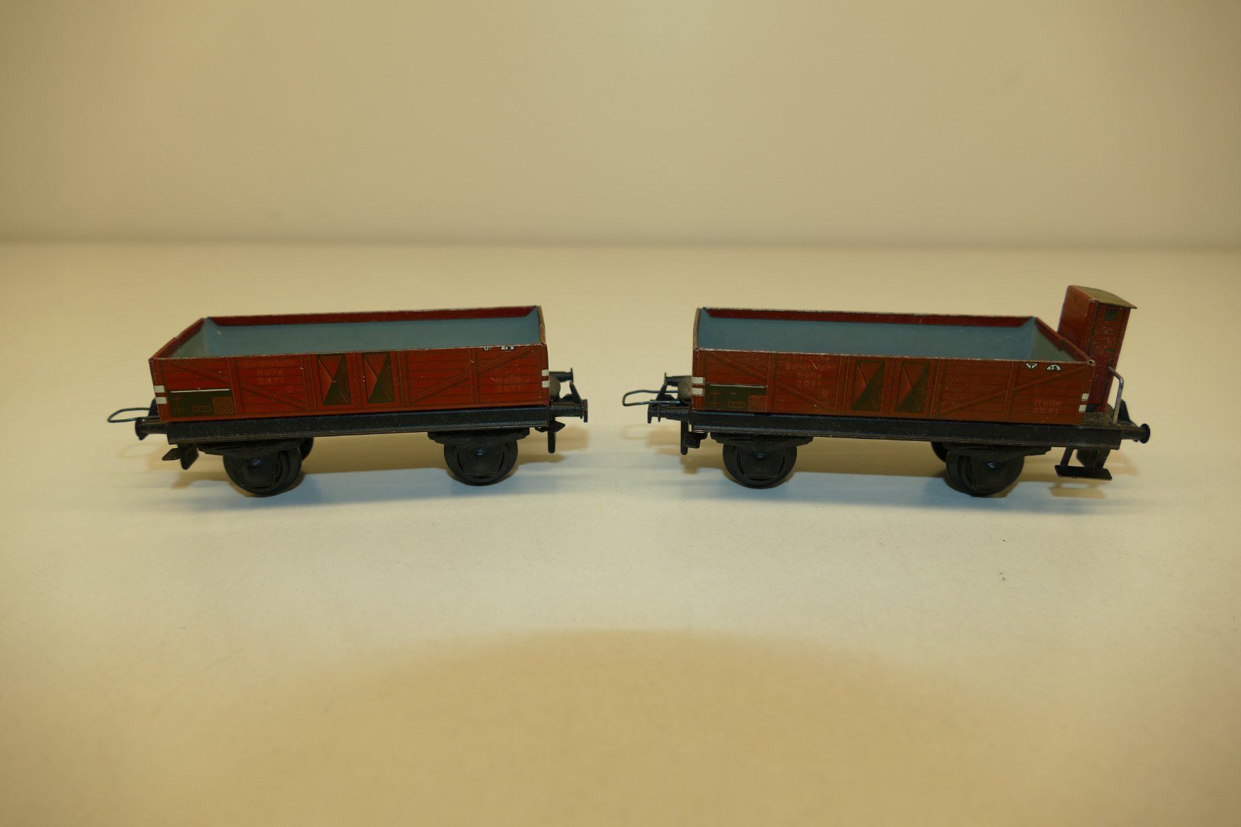 Trix Modelleisenbahnen: Trix Express H0: 2xNiederbordwagen – Gebraucht aus Niederhasli von rail-duerst