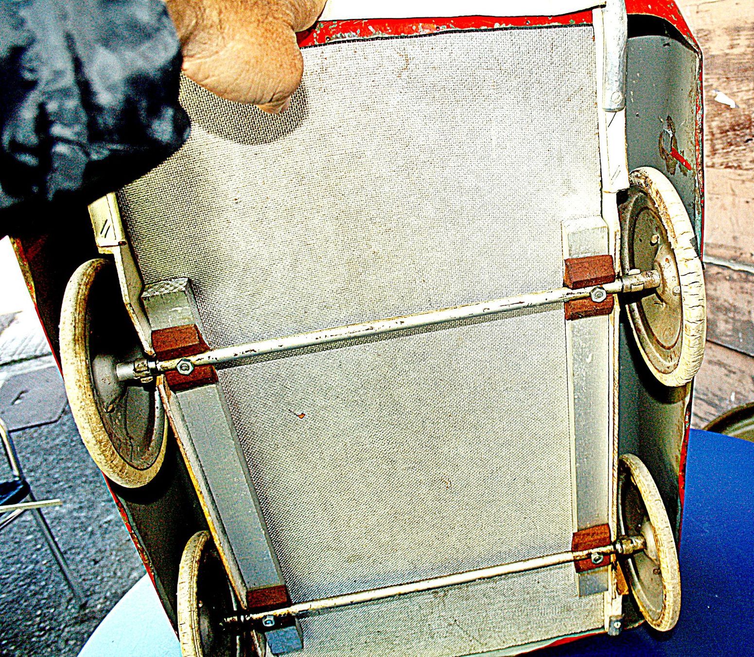 Carrozzine per bambole: Puppenwagen Blech antik – Usato da Baar venduto da 2cvbaar 7
