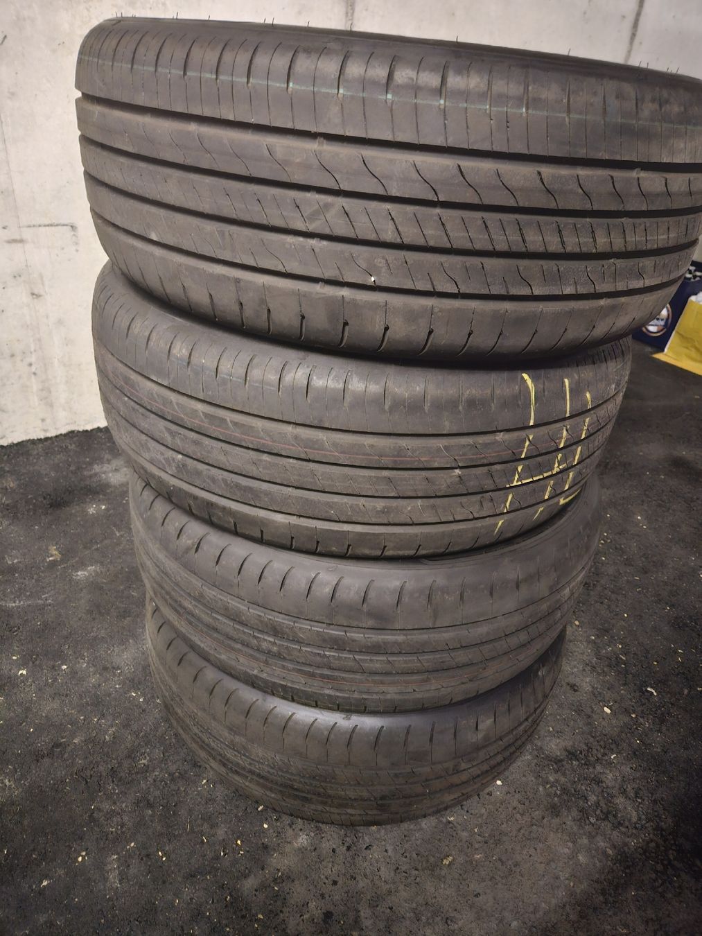 Goodyear Pneumatici & Ruote complete: Sommerreifen 225/50 R19 praktisch neu – Nuovo (secondo la descrizione) da Beringen venduto da Solaia95 1