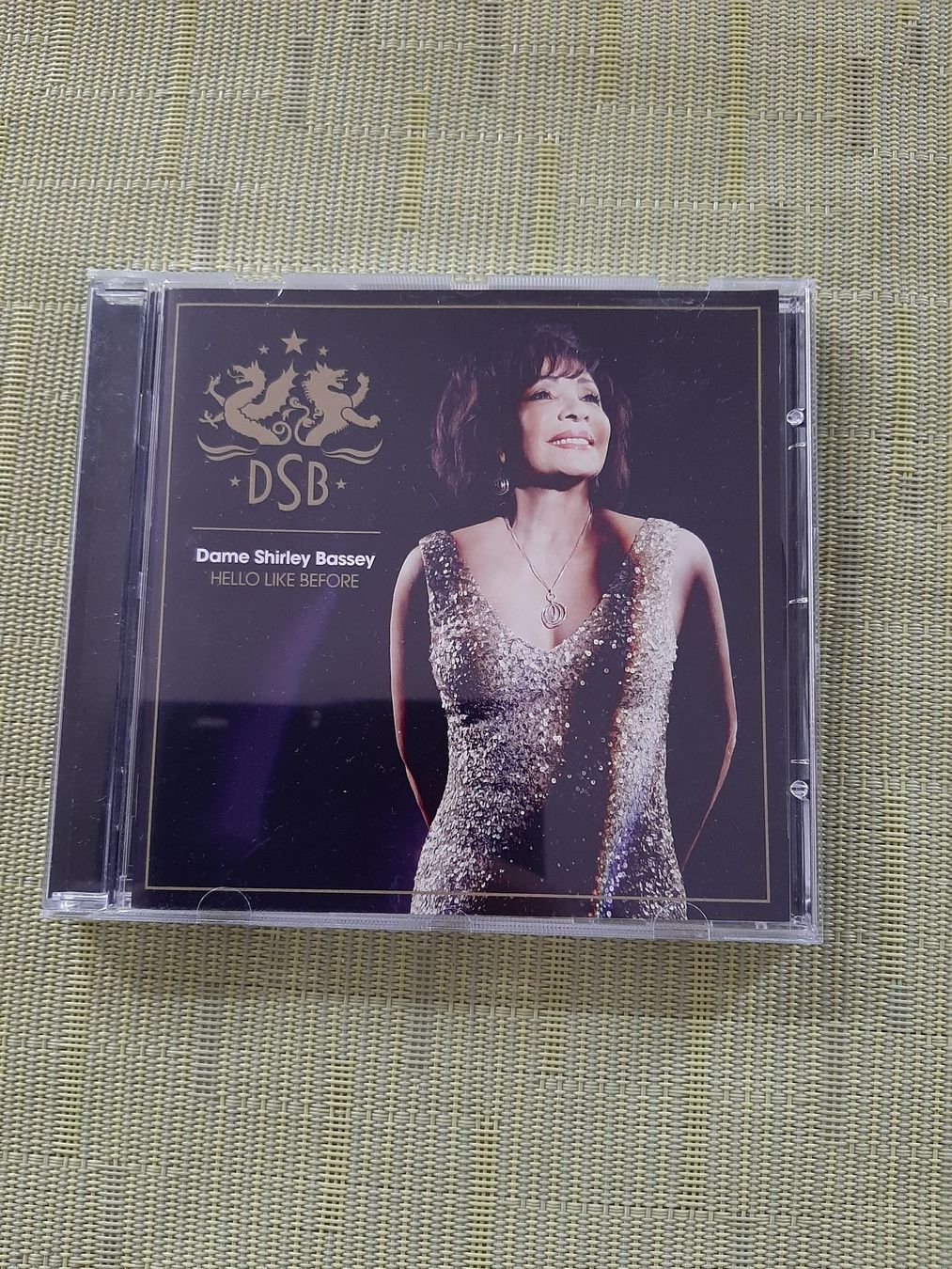 CD: CD Dame Shirley Bassey, Hello like before – Usato da Menziken venduto da Rien1