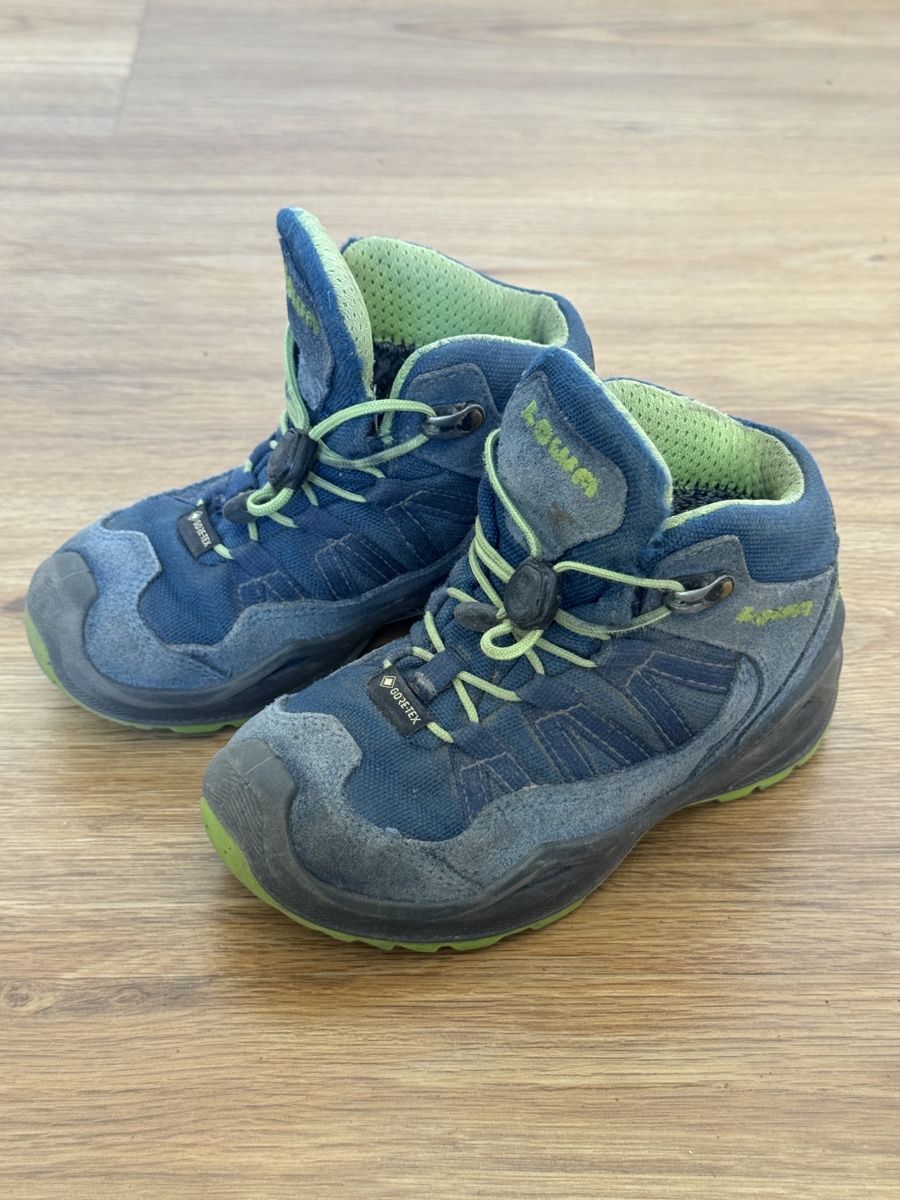 Scarpe per ragazzi: Lowa Wanderschuhe Grösse 27 – Usato da Basel venduto da spassbremse