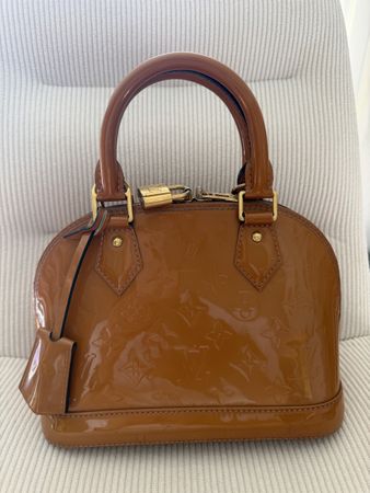 Sac Louis Vuitton Alma BB en cuir verni Monogram