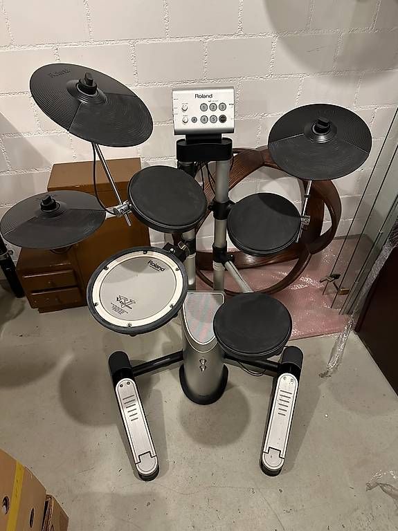 Strumenti musicali: Roland E-Drum VDrum Lite HD1 – Usato da Fislisbach venduto da nomisrk33