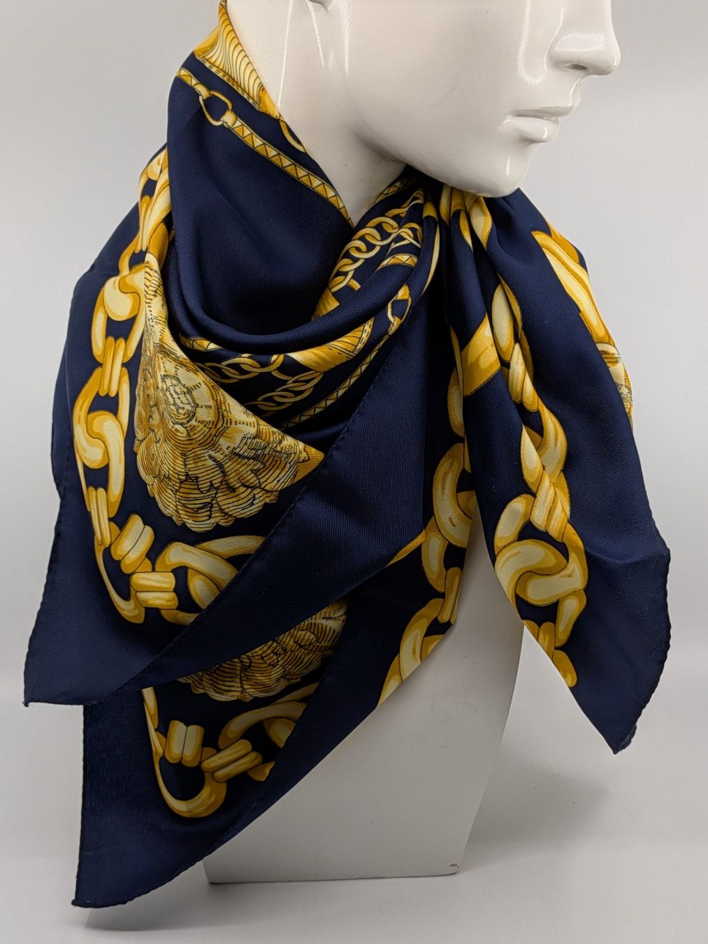 Foulards, Tücher & Schals: Foulard dunkelblau gelb – Gebraucht aus Emmen von magelan