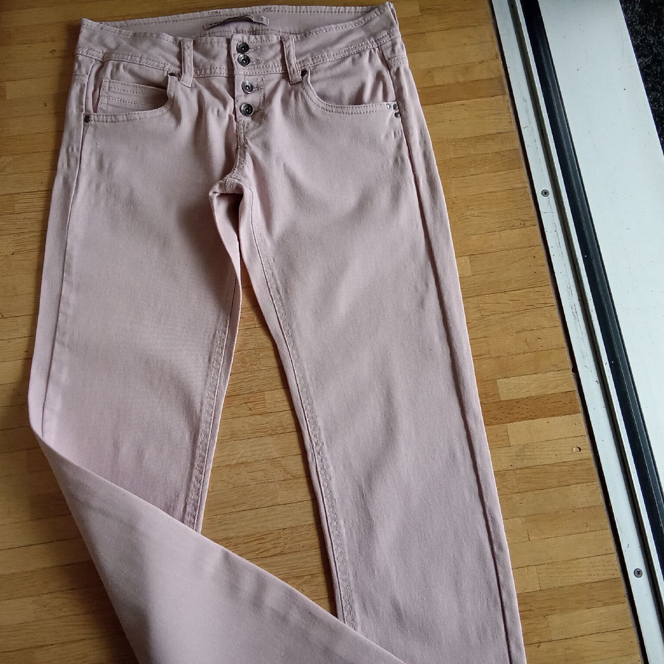 Lotti di vestiti: Da.-Hose roséfarb. CHF 8.-- u. pass. Bluse CHF 8.-- – Usato da Frauenfeld venduto da clausi 4