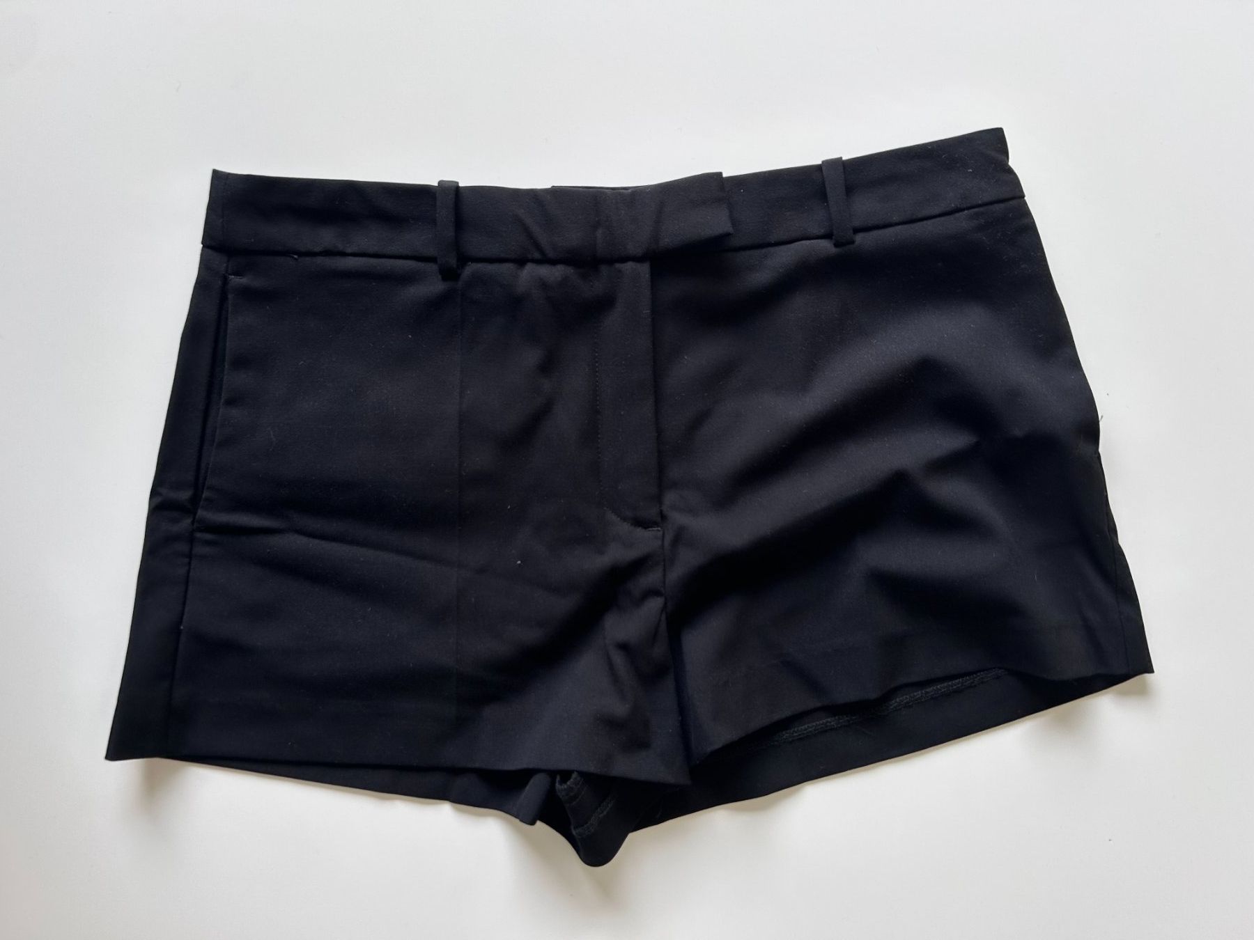 Zara Hosen: Zara Shorts – Neu (gemäss Beschreibung) aus St. Gallen von look-twice