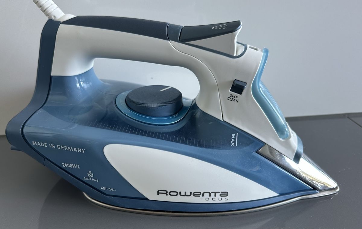 Rowenta Ferri da stiro: ROWENTA FOCUS 2400W NEW – Nuovo (secondo la descrizione) da Neuchâtel venduto da m20004