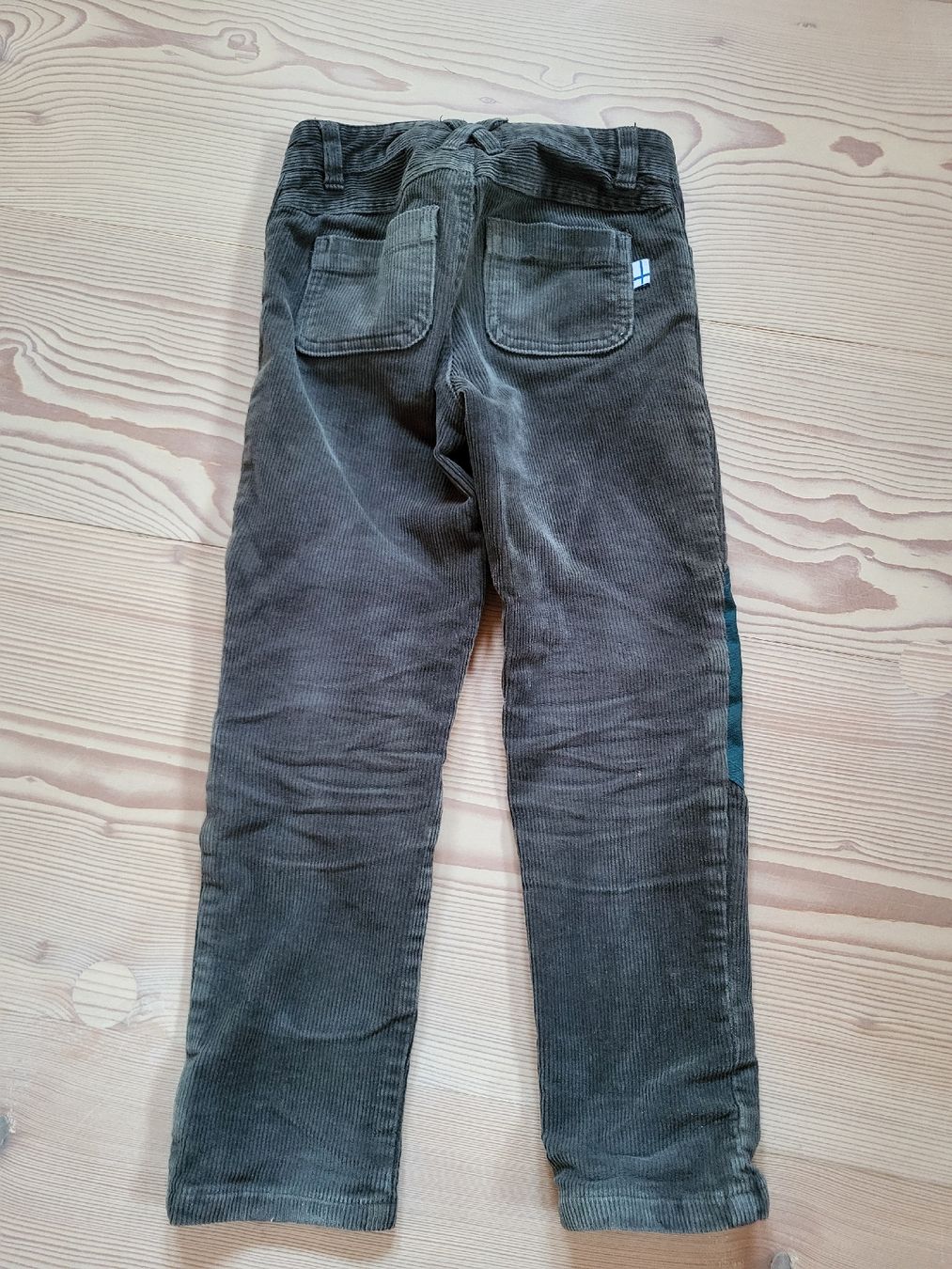 Finkid Pantaloni: Finkid Cordhose 110/120 – Usato da Madiswil venduto da Brigitte550 2