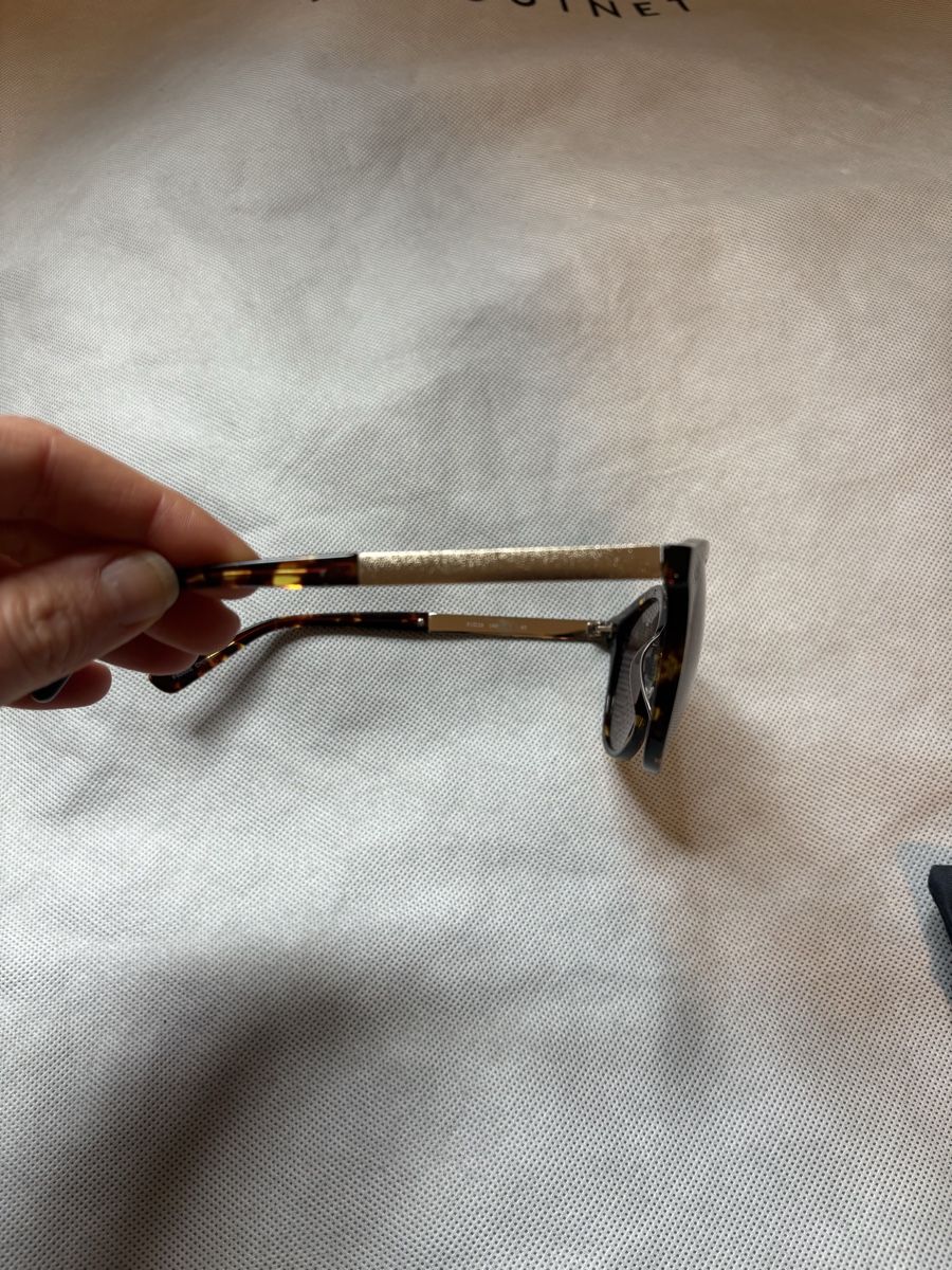 Occhiali & Lenti: Oscar de La Renta Sunglasses – Nuovo (secondo la descrizione) da Zürich venduto da jir_k6j2 1