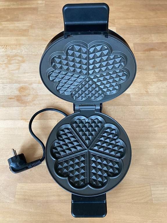 Appareils de cuisine: Waffelautomat mit Herzformen  – D'occasion à Rheineck par vatapitta 1