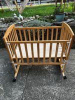 Babybett aus Holz mit Rollen gebraucht guter Zustand