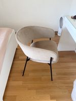 Stuhl Samt beige mit schwarzen Metallbeinen gebraucht