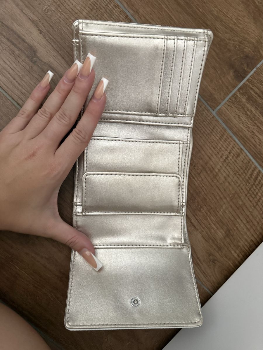 Guess Portemonnaie: Guess Portmonee  – Gebraucht aus Holderbank AG von jolindlii 1