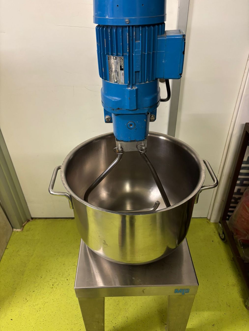 Küchengeräte: Knetmaschine/Rührmaschine – Gebraucht aus Zollikofen von BD3 2