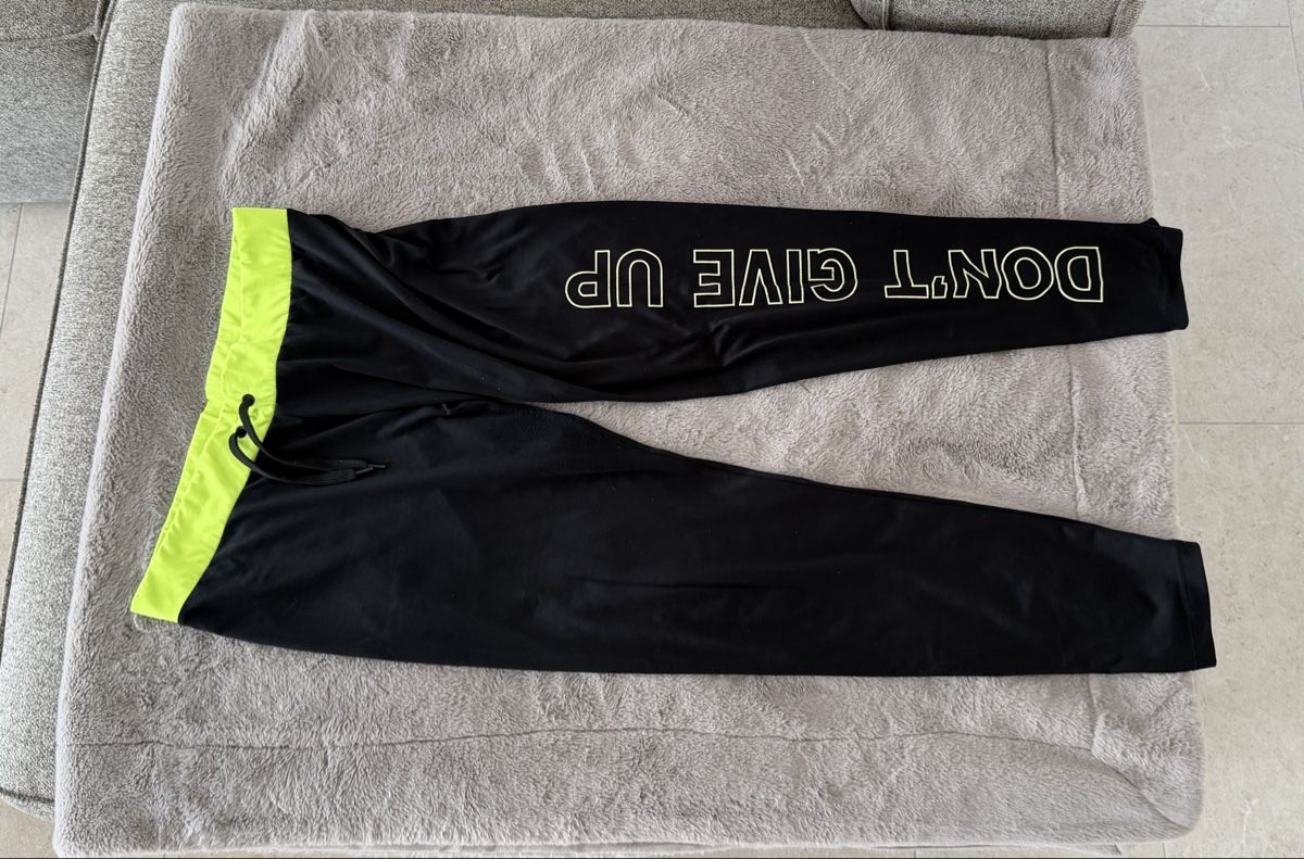 Lotti di vestiti: 10 x Damensport Kleider – Usato da Wettingen venduto da goalgetter09 3