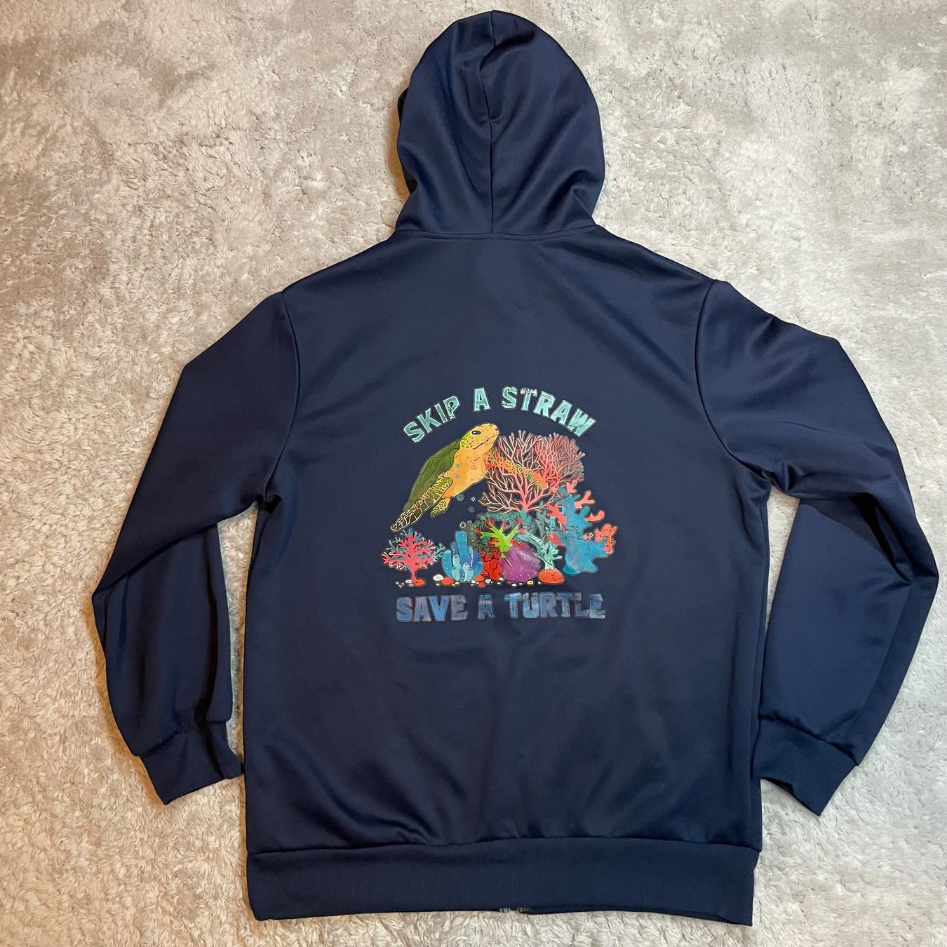 Maglioni & Felpe: Skip a Straw Save a Turtle Zip Hoodie Blau Gr. M – Usato da Bubikon venduto da SwissSecondLife 5