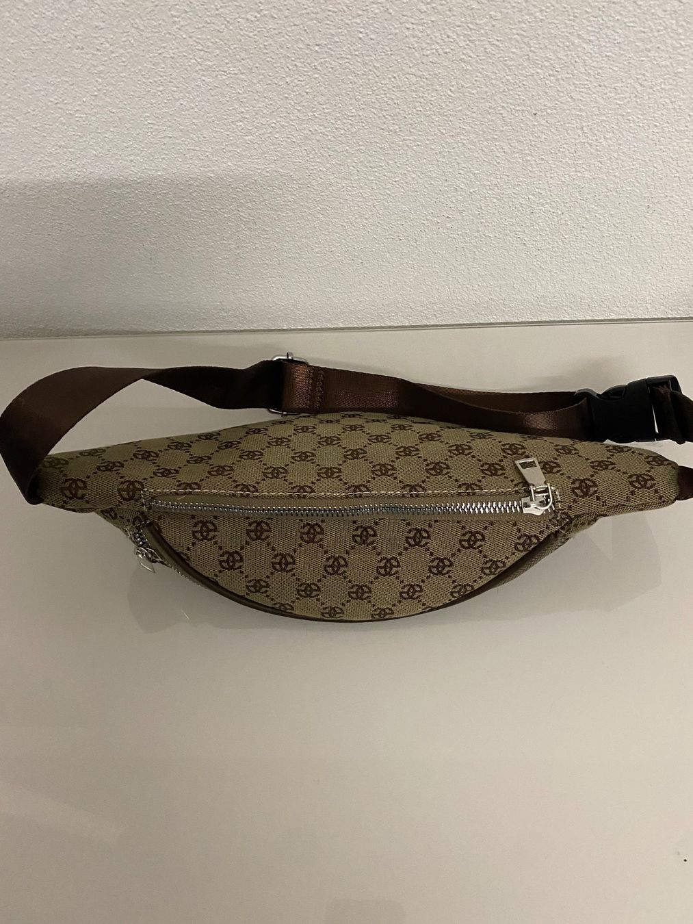 Borse: Sehr schöne ungetragene Bauchtasche – Usato da Däniken SO venduto da jai_6k9q 1