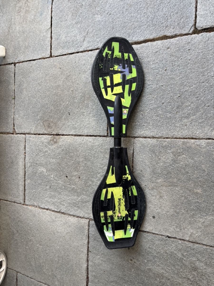 Skateboards: Waveboard guter Zustand – Gebraucht aus Ennetbaden von berit_liv