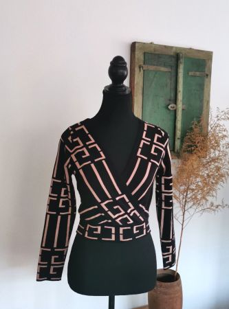 Elegantes kurzer Pullover von Enzoria in Wickeloptik Gr. XS