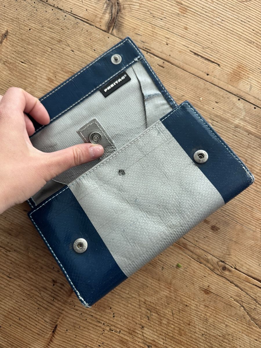 Freitag Portafogli: Stylish Blue Wallet ( Freitag ) – Usato da Zürich venduto da ann_v792 3