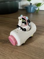 Salière et poivrière vintage : vache et voiture bouteille 