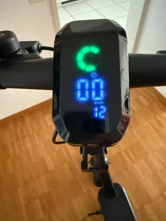 VMAX Kickboard: E-Scooter VMAX VX2, neuwertig – Usato da Schindellegi venduto da Plotti 3