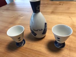Japanisches Genji Sake Set, Krug mit 2 Bechern, Top!