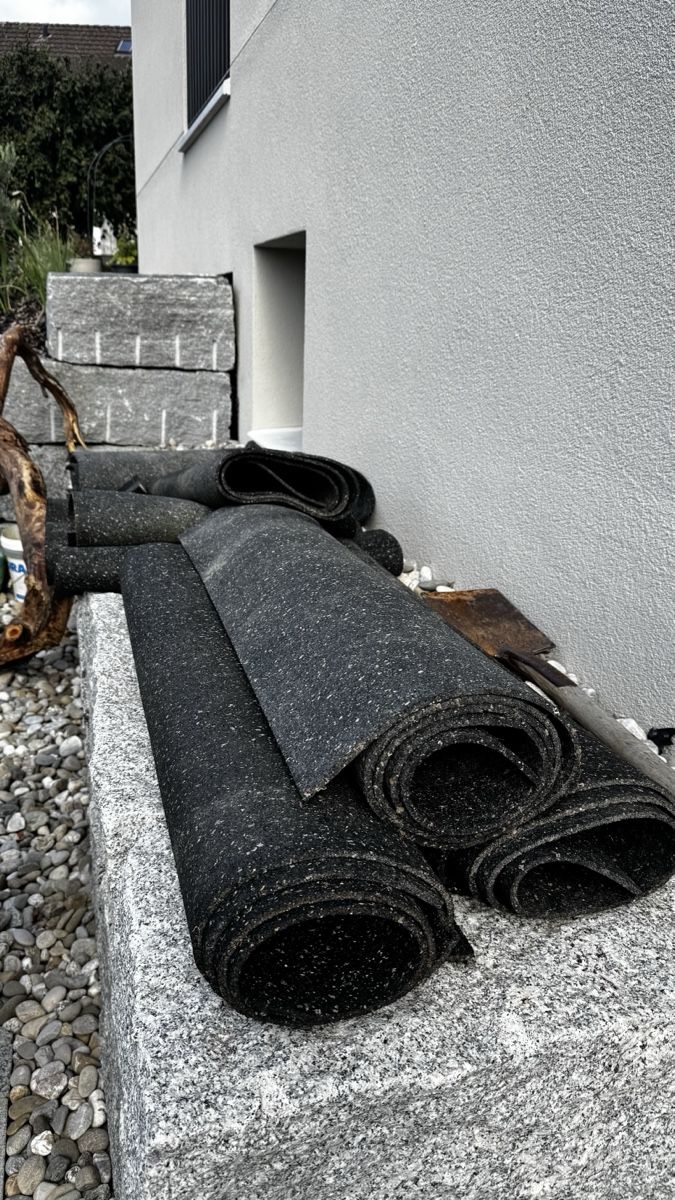 Bodenmatten: Gummimatte Rollen schwarz gebraucht – Gebraucht aus Riken AG von Herakles.18