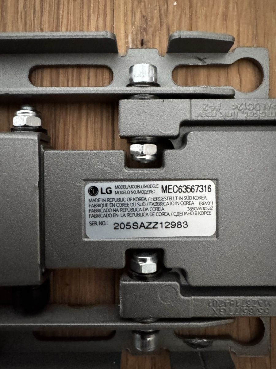 LG Supporti a parete: LG OLED Gallery Wandhalterung – Usato da Stachen venduto da osk_tbh6 5