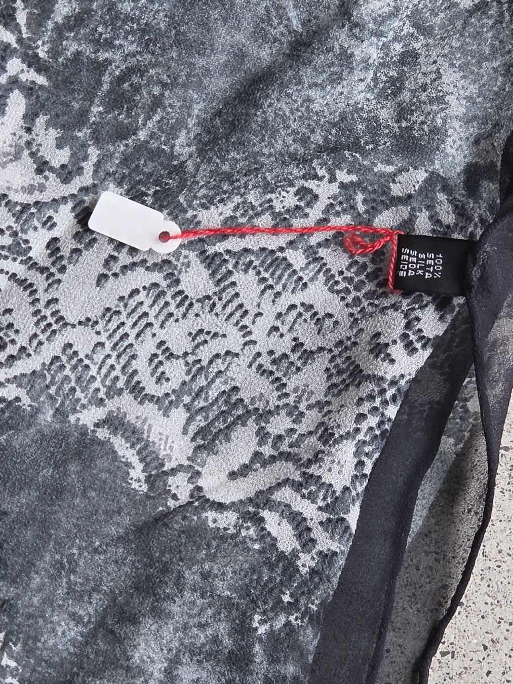 Foulard & Sciarpe: Seidenschal, handrolliert 43 x 155 – Nuovo e nell'imballaggio originale da Frauenfeld venduto da Schenken-mit-Herz 2