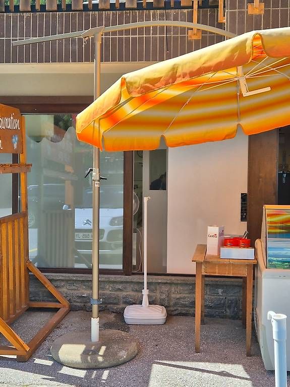 Ombrelloni: Parasol – Usato da Zinal venduto da valcarey 1