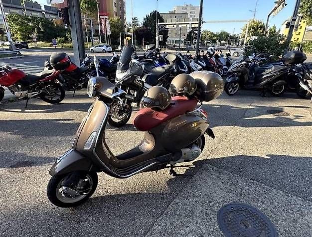 Scooters: Scooter Vespa Primavera 125 3v – Gebraucht aus Cully von pet_wnz9