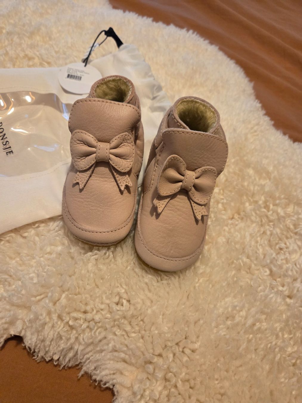 Chaussures filles: Chaussures donsge – Neuf avec emballage d'origine à Founex par jen_hb65