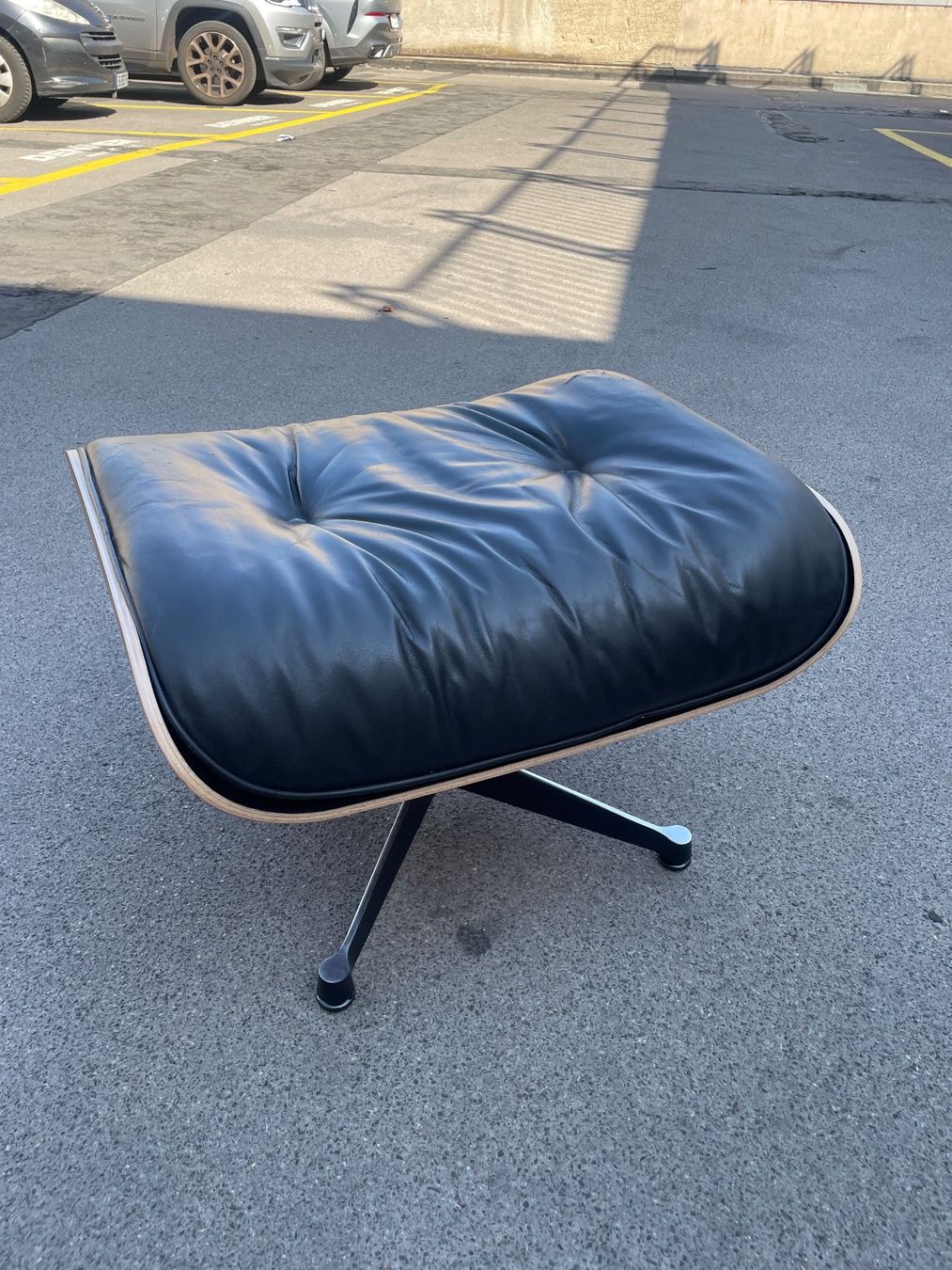 Vitra Hocker: Original Vitra Ottoman - Designklassiker - Eames – Gebraucht aus Basel von MattiaH