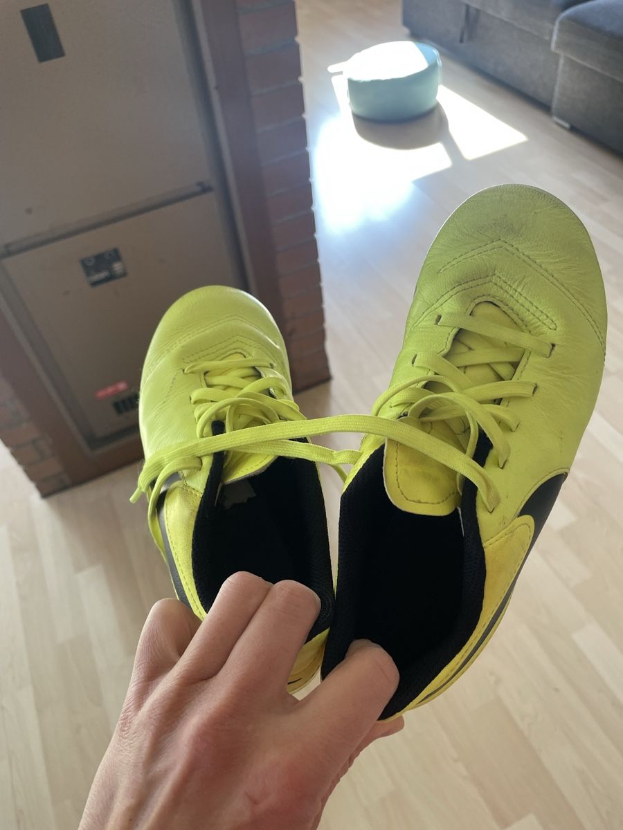 Nike Scarpe per ragazzi: Fussballschuhe Nike Gr. 33 – Usato da Adelboden venduto da skiriam