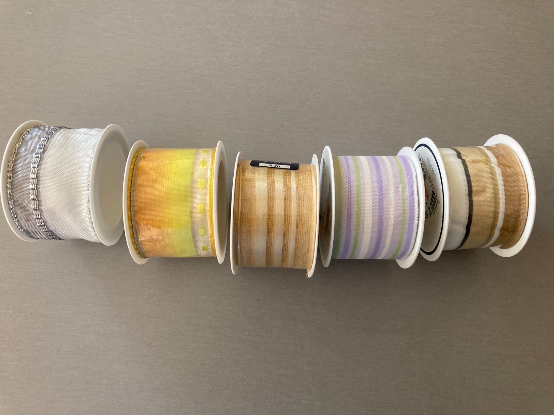 Nastri decorativi: Dekorationsbänder Set 5 Rollen verschiedene Farben – Nuovo e nell'imballaggio originale da Obfelden venduto da miau68