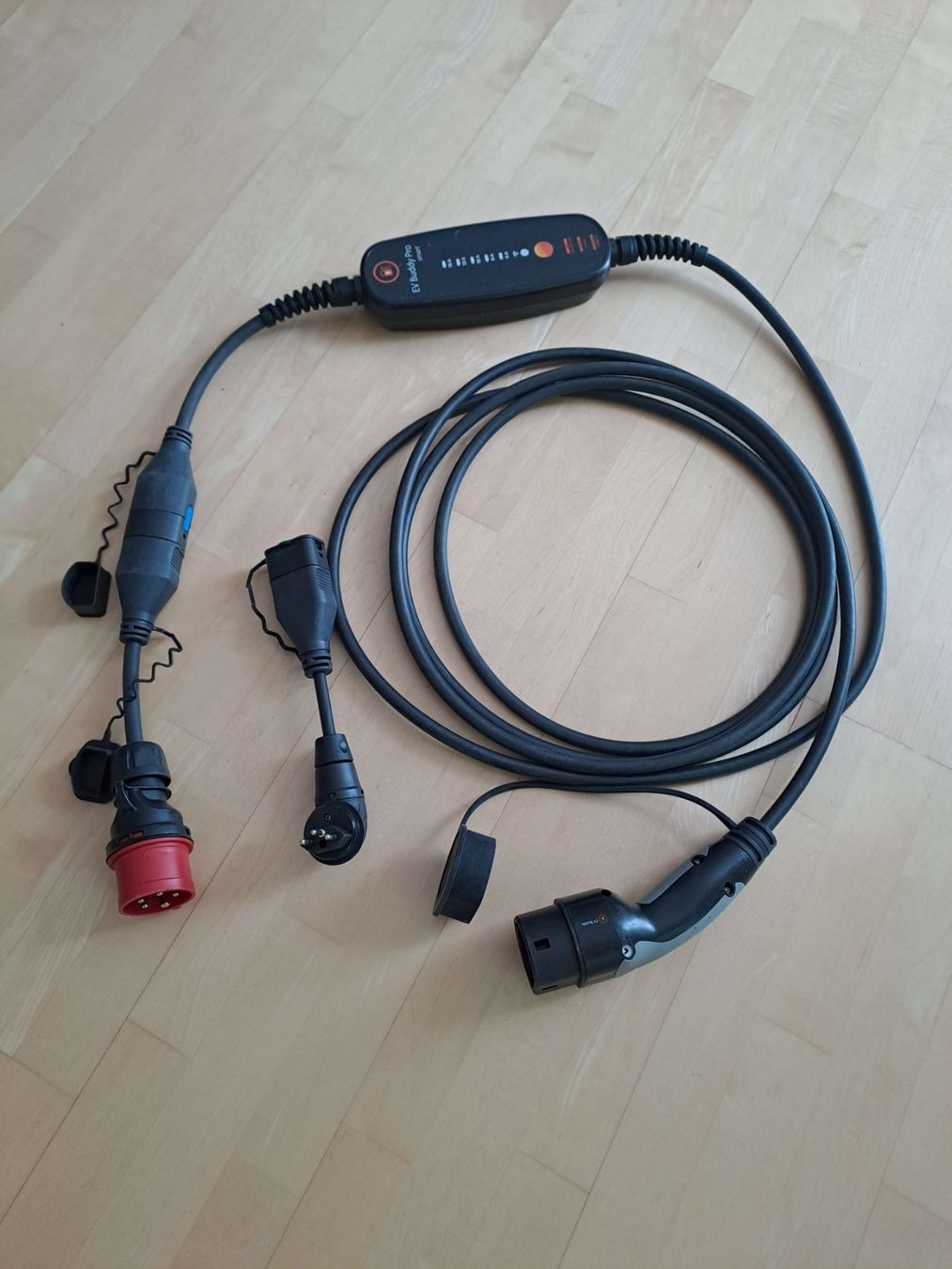 Batterie-Ladegeräte: Mobiles E-Auto Ladekabel – Gebraucht aus Grossaffoltern von Lapalma2